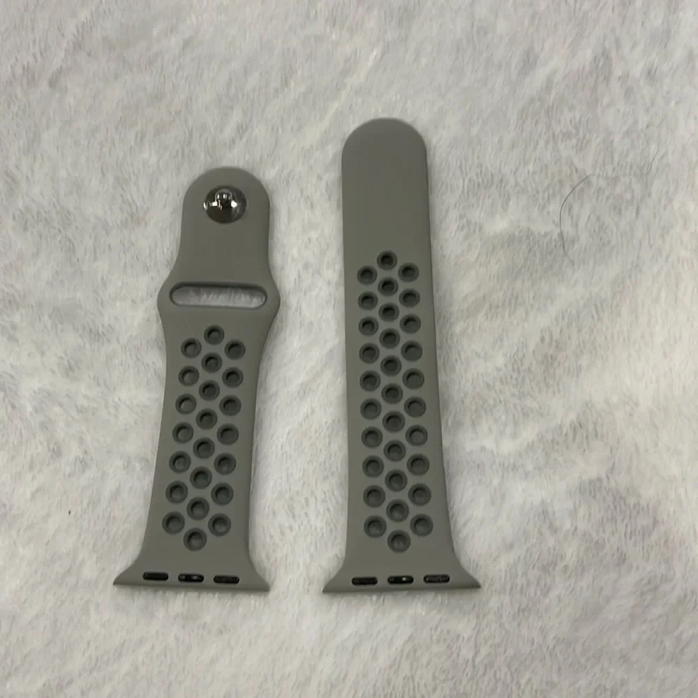 NWOT Apple Watch sports band (38/40)